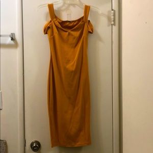 NWOT Off the shoulders midi dress